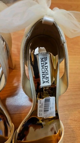 Badgley Mischka Kim Bow Satin Heeled Sandal 8 Ivory Missing Strap - Picture 7 of 7