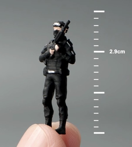 CR 1:64 Painted Figure  Model ature Resin Diorama Sand SWAT Policeman - Picture 4 of 17