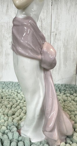 Beautiful Lady Modeling Evening Gown Figurine - Picture 5 of 14