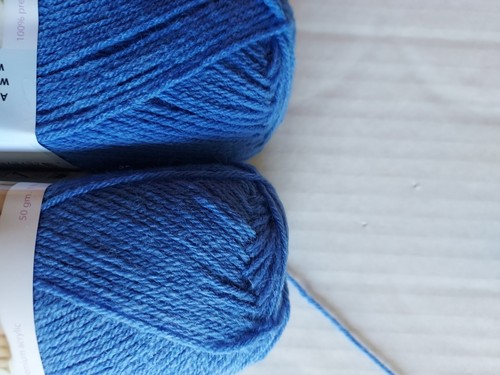 Mary Maxim Twinkle yarn, Dark Blue (blue), lot of 2 (230 yds each) - Picture 2 of 2