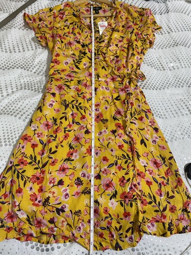 Jessica Simpson SADE Printed Wrap Dress in Floral Yellow - Size Medium - NWT!! - Picture 3 of 16