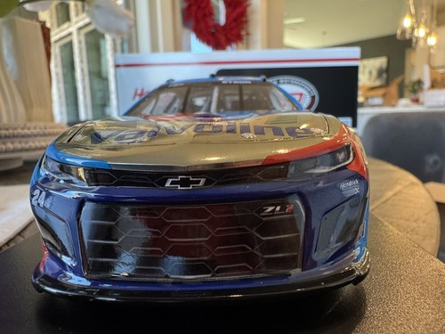 William Byron 2024 #24 Color Chrome Valvoline NASCAR Lionel ARC 1/24 Diecast Car - Picture 2 of 17