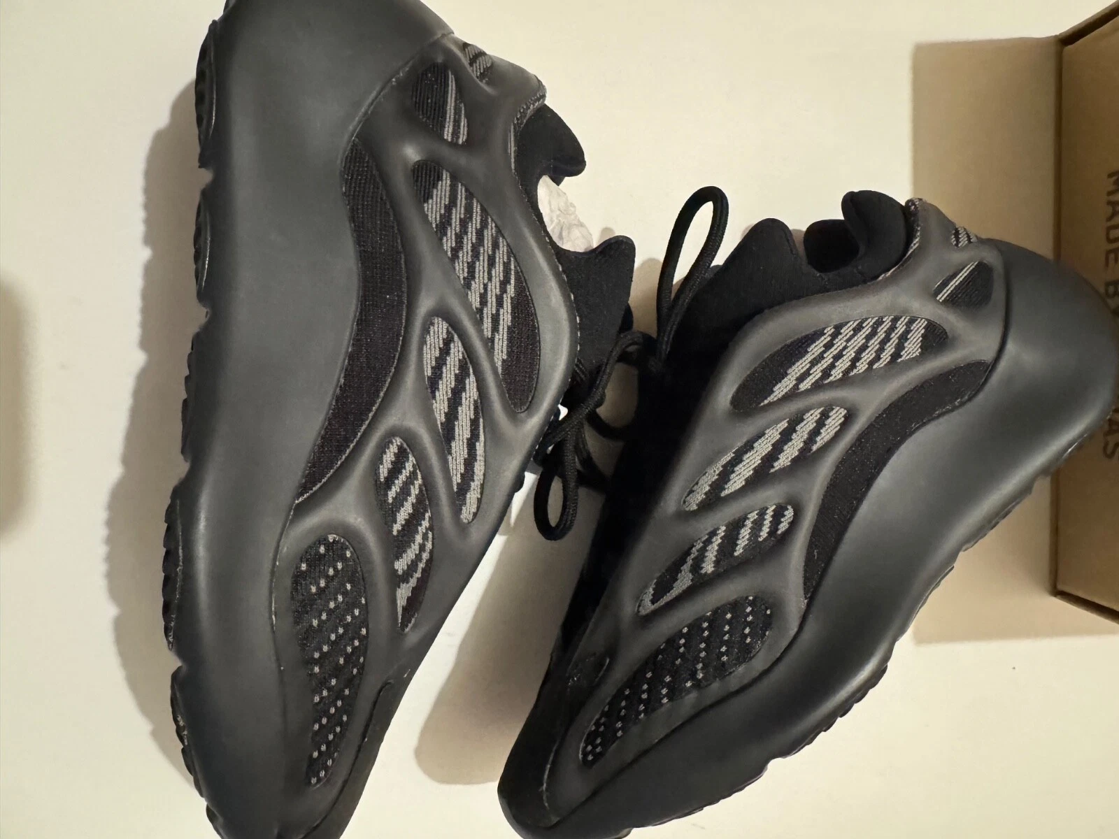 Adidas Yeezy 700 v3 Alvah nere 2020. Nuovo con scatola. Uomo 4 donna 5.