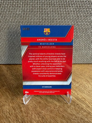 Andrés Iniesta - Topps FC Barcelona Cromo 22/23 - Refractor Paralelo /99 - Imagen 2 de 2