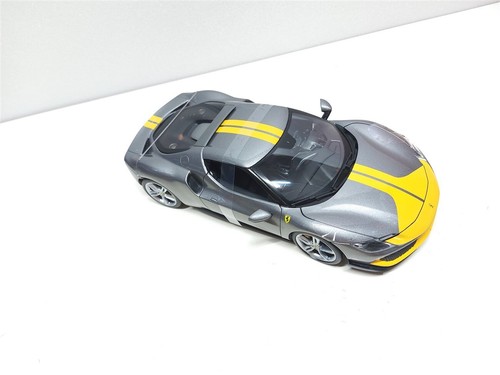 Ferrari 296 GTB Assetto Fiorano Grigio del 2022 - 1/18 Burago - Foto 7 di 8