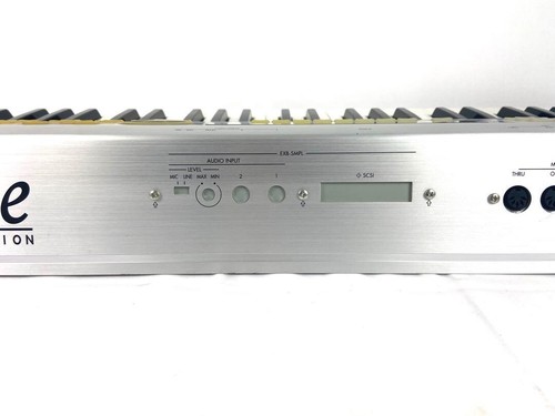 KORG TRITON Le 61-key Music Workstation Synthesizer with adapter - Picture 10 of 16
