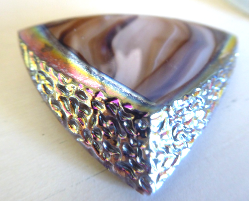 Vintage Triangular Marbled Glass Brooch with Auroraborealis Finish - Picture 6 of 11
