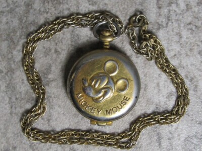 Cat Watching Mouse Bronze Pendant Cat Watching Mouse Bronze Pendant