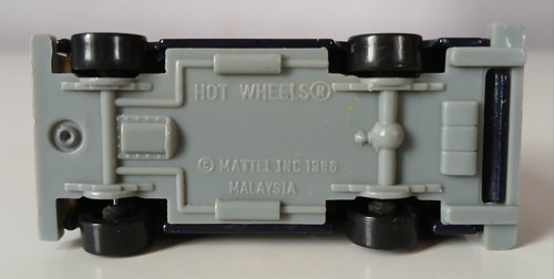 Hot Wheels Delivery Truck - Picture 3 of 3