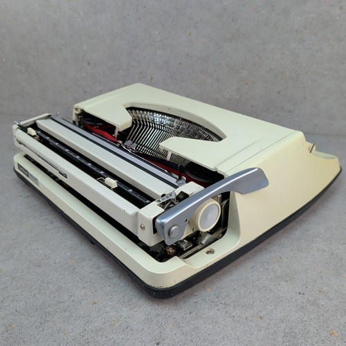 Vintage Brother Deluxe 800 Manual Typewriter with Case Made in Japan - Picture 6 of 15