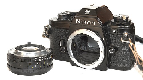 NIKON EM REFLEX 24x36 OBJECTIF NIKON 1,8/50MM SERIE E TRES BON ETAT - Imagen 6 de 6