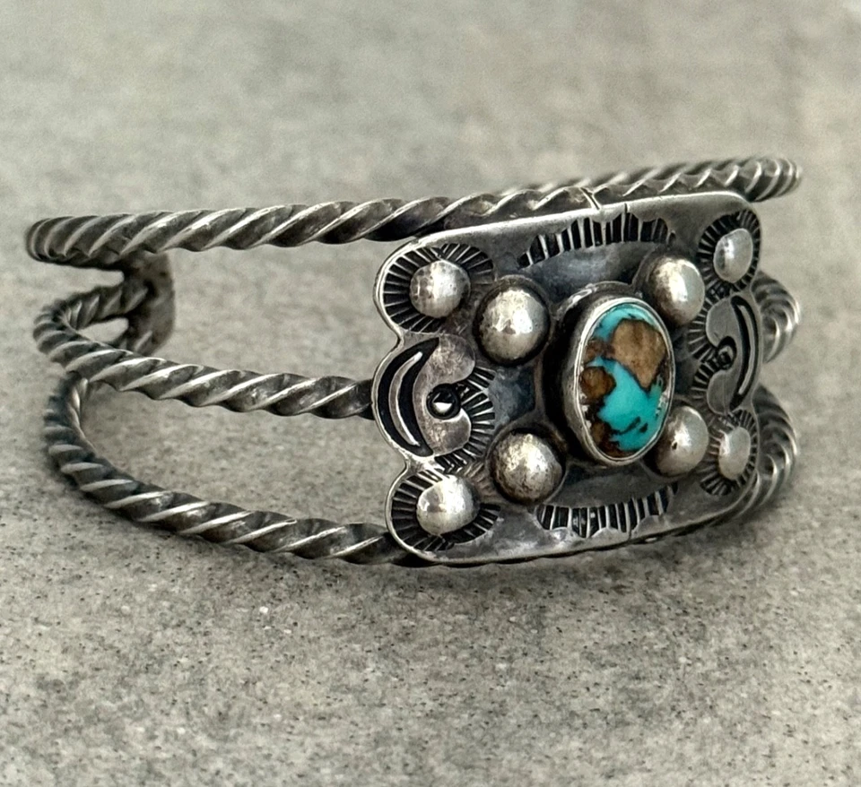 Frühe 30er Jahre Navajo Türkis Repousse gedreht Sterling Armband 39,9 g 6,75 Zoll - Bild 4 von 4