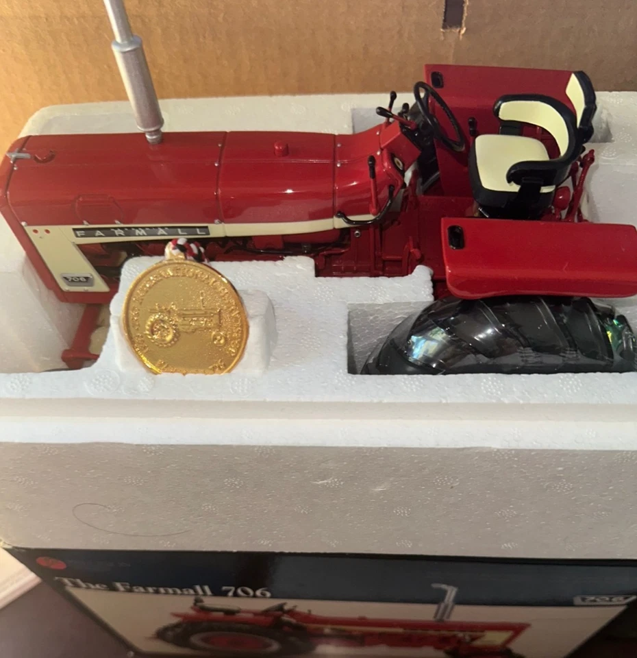 Tractor Ertl Precision #16 Farmall 706 1:16 diecast #14129 #329 Foto 2 de 2
