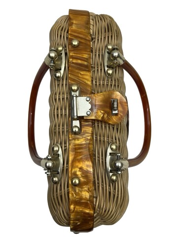 Vintage Wicker Woven Purse with Lucite details Made In Hongkong - Picture 3 of 15