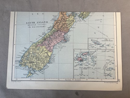 The Polar Regions : Arctic and Antarctic Maps - 1935 Vintage Coloured Paper Map - Picture 4 of 4