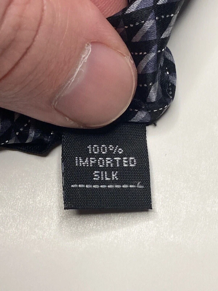 Corbata formal Arrow para hombre 59"Lx3,75"W negra/plateada Foto 3 de 4