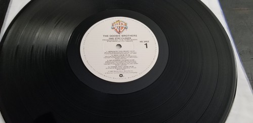 The Doobie Brothers "One Step Closer" 1980 Vinyl Record Near Mint Condition! - Picture 5 of 8
