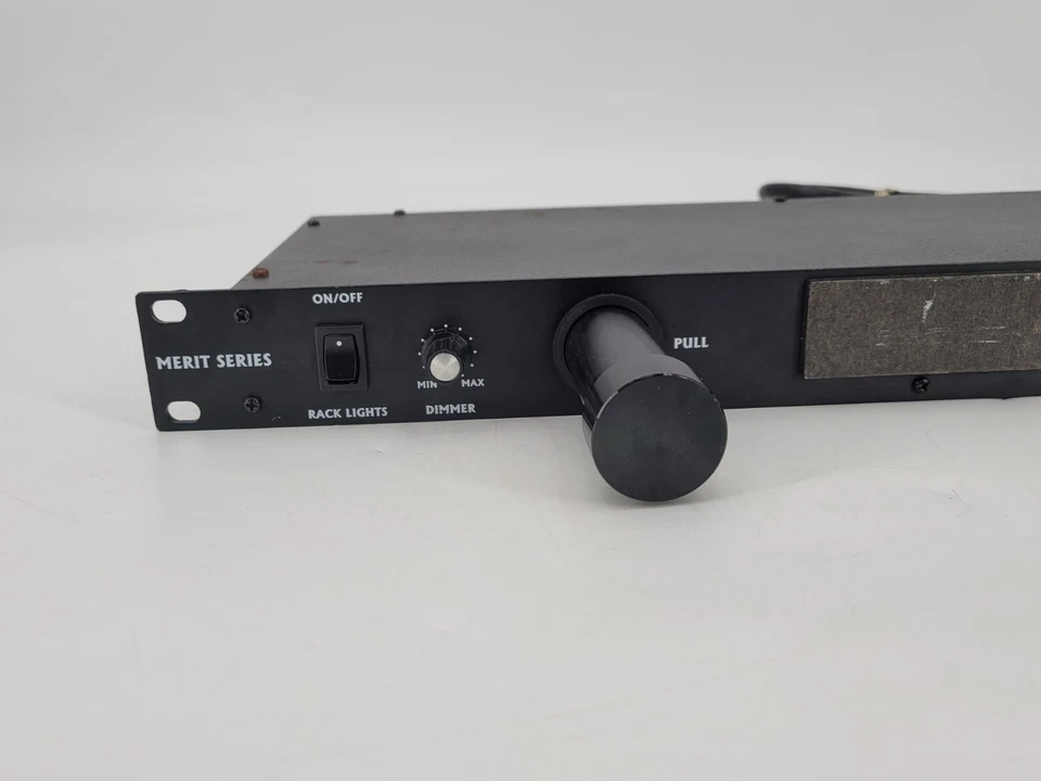 Furman M-8L 15A Merit Series Rack Mount Power Conditioner with LIGHT MISSING NOB - Image 3 of 4