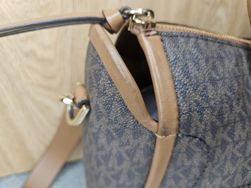 MICHAEL KORS CARINE BROWN GOLD LOGO MONOGRAM CROSSBODY SATCHEL BAG Read - Picture 5 of 16