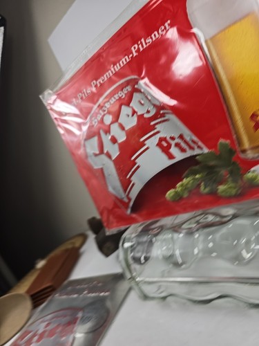 Auténtica cerveza Stiegl-Pils lote de 2 letreros de lata de metal grapador en relieve NUEVO EN PAQUETE - Imagen 4 de 18