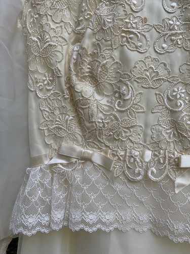VINTAGE WEDDING DRESS IVORY SMALL SCALLOPED LACE LONG PUFFY SLEEVE bustle train - Picture 7 of 12
