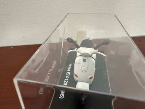 Vespa Rally 180 1968 1:32 Diecast Scooter White - Picture 2 of 3