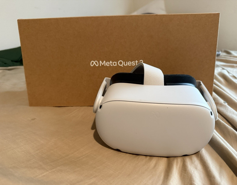 Meta Quest 2 Standalone VR Headset White w/ 2 Touch Controllers, Box, Strap