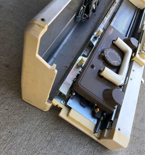 Silver Reed SK-155 Strickmaschine für Teile oder funktioniert nicht Trödelzustand - Bild 13 von 20