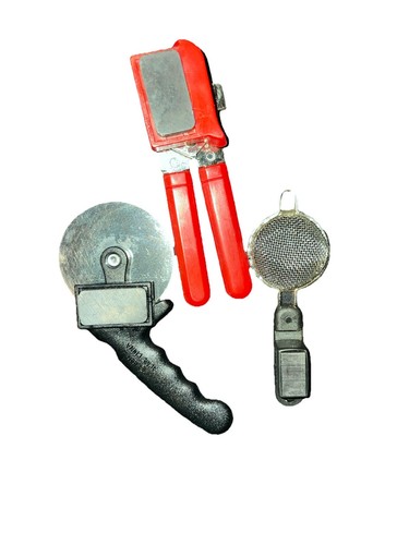 Vintage Refrigerator Magnet Acme Pizza Cutter Can Opener Doll House Mini 1998 - Picture 5 of 5