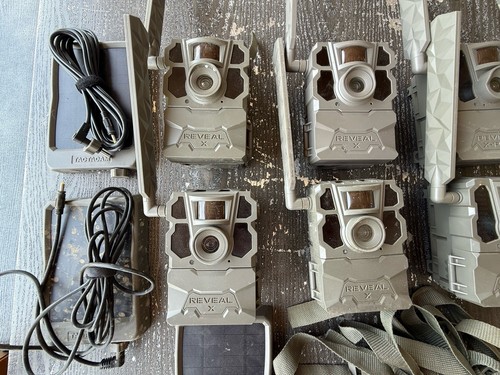 8 Reveal Cell Cameras W/ Solar Panels & Straps - Picture 6 of 9