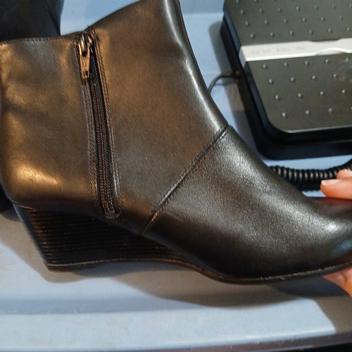Hush Puppies Boots Womens Black 7.5 Leather Ankle Bootie Shoes Wedge - Picture 5 of 8