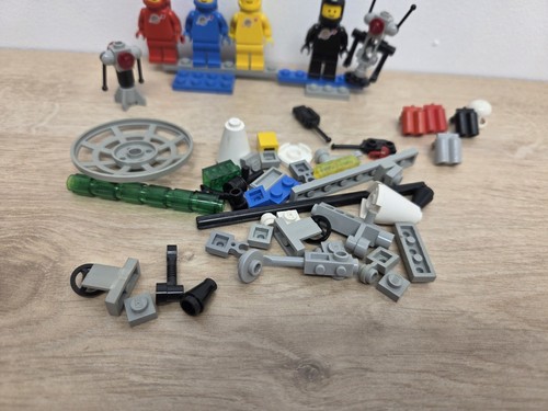 Vintage & Classic Space Lego Bundle Spaceman Black Red Yellow Minifigures Parts - Picture 3 of 6