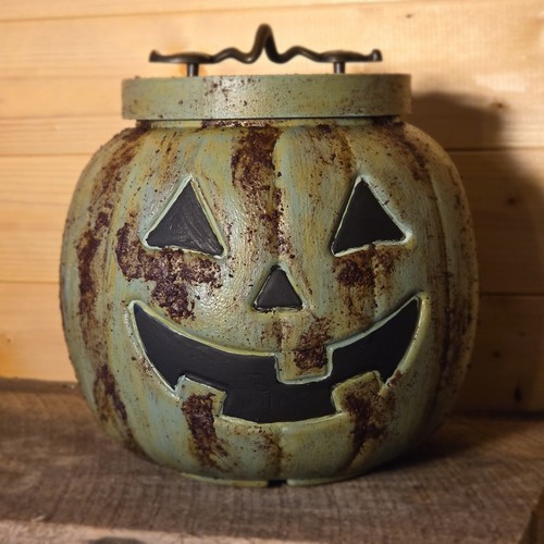 Calabaza rústica pintada a mano con acabado de óxido sintético - tapa de madera y hoja de metal a mano - Imagen 6 de 7