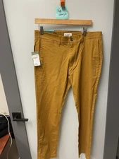 NWT Goodfellow& Co. Mustard Beige Men’s Slim Chino Khakis - Size 33x30