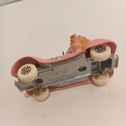 CORGI 1979 THE MUPPET SHOW MISS PIGGY DIE-CAST CAR # 2032 PINK 1/43 - Picture 5 of 7