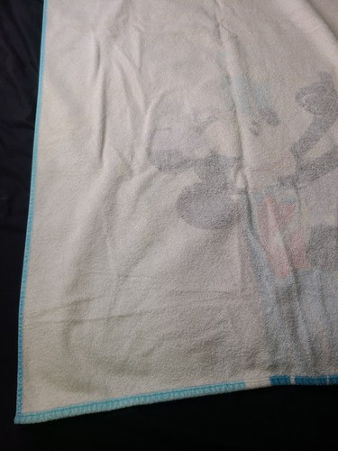 Disneyland Mickey Mouse & Minnie Mouse Sand Castle Beach Towel 58" x 32" - Picture 11 of 13