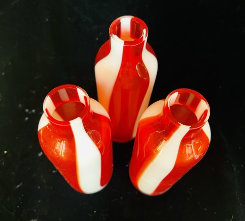 3 vasi vintage XX secolo fatti a mano stile Murano rosso bianco vortice vetro artistico usati in ottime condizioni - Foto 2 di 9
