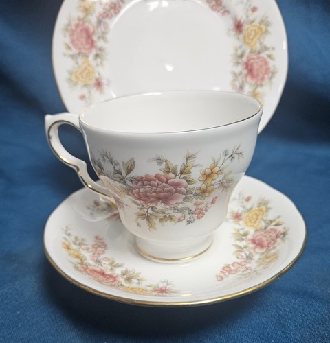 Vintage Bone China Colclough Amanda - TRIO -Tea Cup Saucer and Tea Plate - Picture 4 of 8