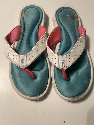 Nike Women’s 10 Flawed Multicolored Flip Flops - Picture 2 of 8