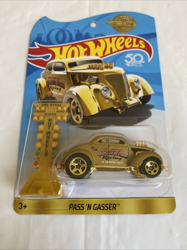 2xHot Wheels PASS 'N GASSER Golden 50th Anniversary GOLD EDITION With DRAG LIGHT - Picture 7 of 18