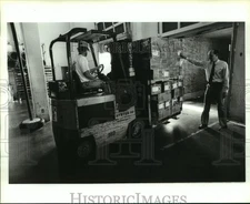 1991 Press Photo Forklift used to unload food at Houston Food Bank - hca41511
