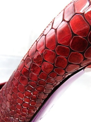 Zapatos de tacón alto icónicos de cuero puntiagudo rojo pitón 35 1969 hechos en Italia - Imagen 3 de 10