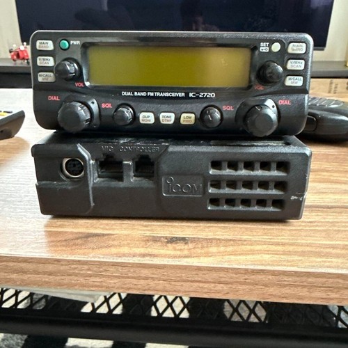 ICOM IC-2720D Dwuzakresowy nadajnik-odbiornik FM 144/430 MHz z Alinco DT-831D - Zdjęcie 2 z 6