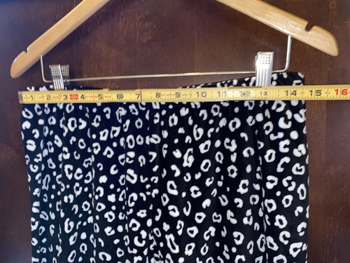 Womens Ellen Tracy Size Medium PJ Set Fleece Very Soft Black White Red EUC - Picture 4 of 10