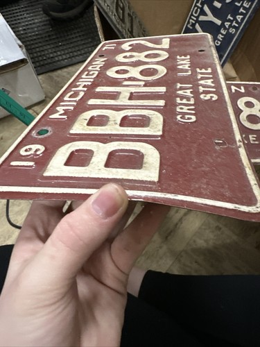 Pair Of 1971 Michigan License Plates BBH-882 Great Lake State - Picture 7 of 17