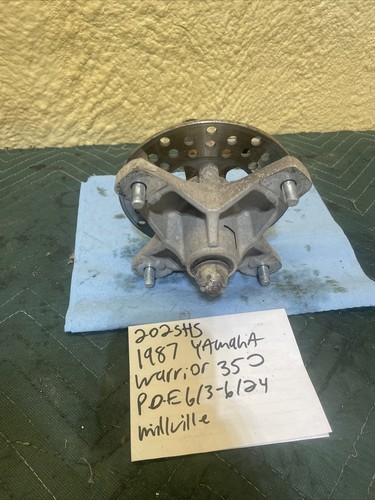 1987 Yamaha warrior 350 left side steering knuckle hub 202 - Picture 1 of 12