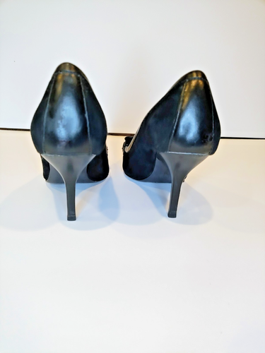 Tory Burch Talla 7M Negro Gamuza/Cuero Dorado Logo Eliza Stiletto Bomba Punta - Imagen 4 de 8