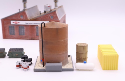 N Scale Industrial Building Chemical Factory Lighted Weathered + Lots of Extras! - Picture 15 of 20