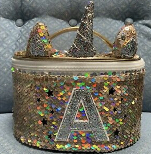 JUSTICE UNICORN INITIAL “M” TRAVEL CASE CARRYALL SHIMMERING GOLD SEQUINS!! JUSTICE UNICORN INITIAL “M” TRAVEL CASE CARRYALL SHIMMERING GOLD SEQUINS!!