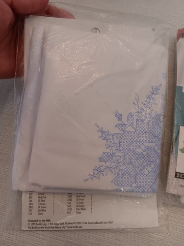 Bucilla Table Topper Cloth cover Cross Stitch Kit Roses Floral Bouquet NOS - Picture 3 of 7